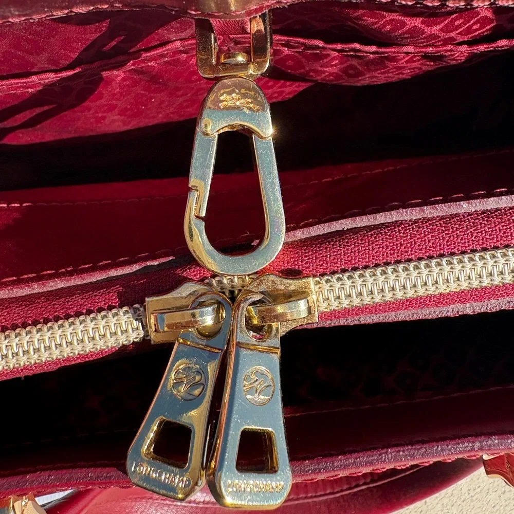Authentic Longchamp Honoré 404 Burgundy Leather Handbag with Gold Tone Logo - Picture 4 of 15